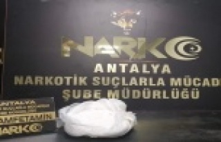 Antalya’ya otobüsle 1 kilo metamfetamin getiren...