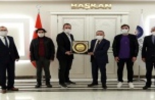 Başkan Böcek başarılı sporcuları ağırladı