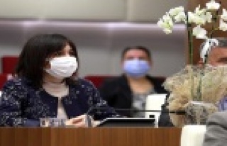 Başkan Böcek’ten, kadın meclis üyelerine orkide