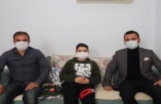 Başkan Toklu’dan küçük taraftara forma jesti