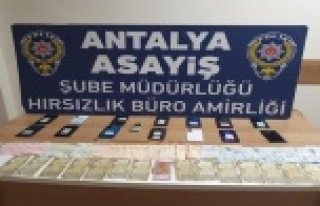 Çatıdan girip evi talan etti