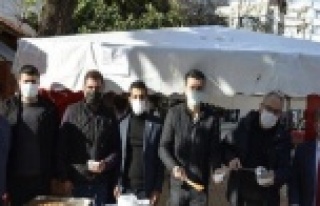 CHP şehitler için helva dağıttı