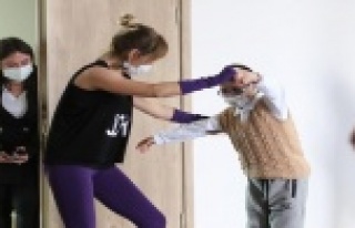 Down Sendromlu bireylere dansla moral