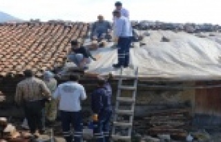 Evi yanan Emine teyzeye yardım eli