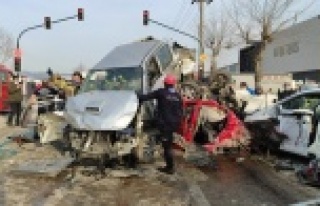 Freni patlayan tır dehşet saçtı: Çok sayıda...