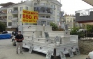 İnsanlar evde kalınca mezarcılar vatandaşın ayağına...