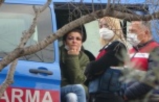 Melek İpek: “İnsanlığınız karşısında saygıyla...