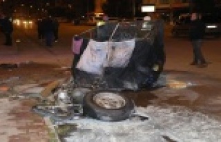 Motosikletine çarptıkları çöp toplayıcı genci...