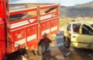 Trafik kazası: 1 ölü, 2 yaralı var