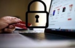 Web sitesi üzerinden 102 kişiyi dolandırdı