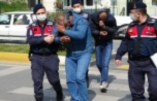 Yasak saatinde hırsızlık yaptılar, çaldıklarının...