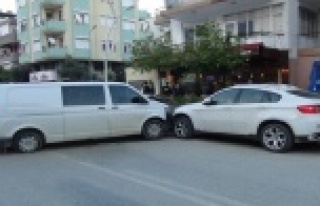 Zincirleme kaza ucuz atlatıldı, çarpışma sesini...