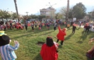 23 Nisan coşkusu ilçelerde sürüyor