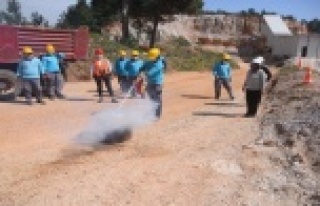 Alanya Belediyesi ekiplerine uygulamalı yangın eğitimi