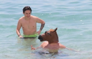 Alanya'da at maskesi takıp denize girdi, herkes...