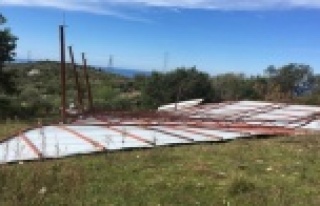 Alanya’da fırtına namazgahı yıktı!