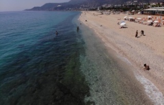 Alanya’da tarihi sessizlikte sahiller turistlere...