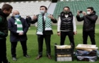 Alanya’daki taraftarlar Giresun’a muz ve çilek...