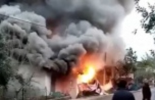 Alev topuna dönen evdeki kadını komşuları son...