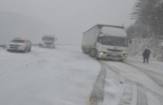 Antalya-Konya karayolunda kar sebebiyle felç olan...