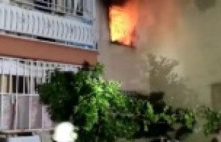 Apartman sakinlerini sokağa döken yangın