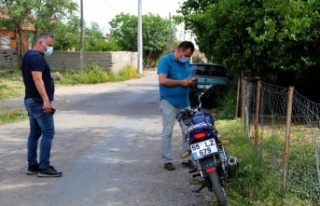 Araç motoruna sıkışan kediyi kurtarmak için seferber...
