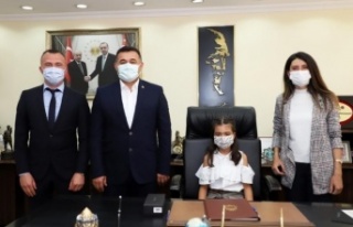 Başkan Yücel koltuğu devretti