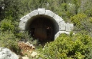 Defineciler binlerce yıllık tarihi dinamit kullanarak...