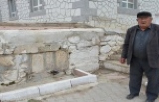 Duvarlarda bulunan 3 eser müzeye götürülürken...