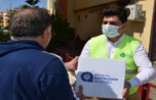 Gıda paketleri Alanya’da ihtiyaç sahipleri ile...