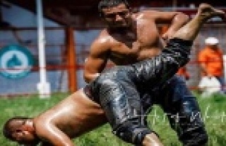 Güreşçi oğlunu kazada kaybeden annenin kaza yerinde...