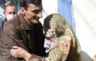 Öldü sandığı oğluna 15 yıl sonra kavuştu