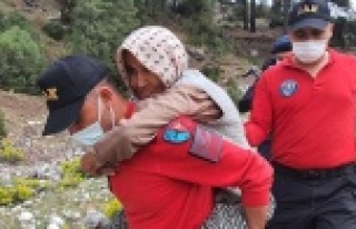 Sahurdan sonra koyun otlatmaya çıkan Alzheimer hastası...