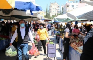 Üç günlük kısıtlama öncesi semt pazarları...