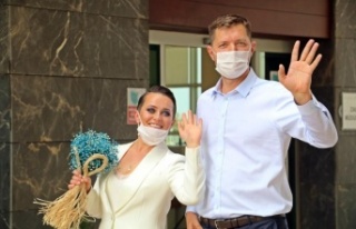 Yerleşik yabancılar dünya evine kapanarak girdiler