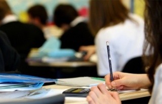 Yüz yüze eğitime ara verildi, dönem sınavları...