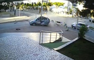 2 otomobil birbirine girdi: 4 yaralı var