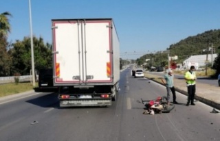 Alanya'da kamyonla motosiklet çarpıştı: 1...