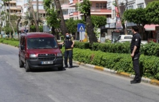 Alanya'da polis ekiplerinden sıkı 'tam...