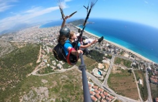 Alanya'da sporcular havada uçup, karada karate...