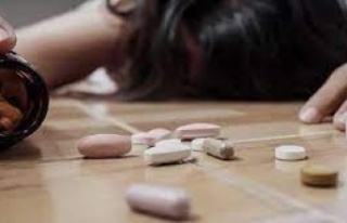 Alanya’da bunalıma giren genç kız hap içerek...