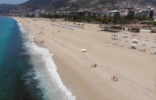 Alanya’da kısıtlamadan muaf turistler plajları...