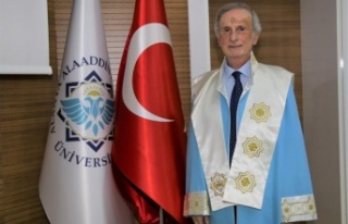 ALKÜ’lü akademisyene emeklilik töreni