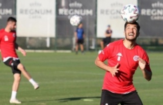 Antalyaspor ligde kalmayı garantiledi