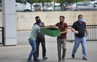 Babanın küçük tabuttaki ağır yükü