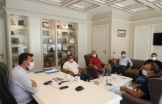 Başkan Toklu ziyaretçilerini ağırlıyor