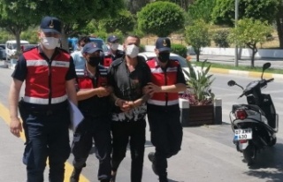 Darp ettikleri komşularını bıçaklayarak öldüren...