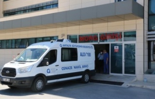 Kocasını bıçaklayarak öldürdü