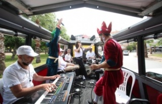 Mobil Ramazan Konserlerine balkonlardan eşlik ettiler