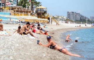 Sahilde turist yoğunluğu